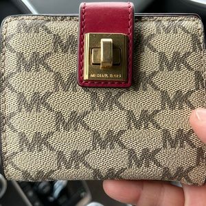 Michael kors wallet brand new